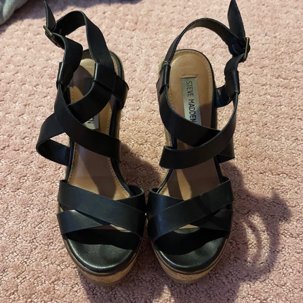 black wedges